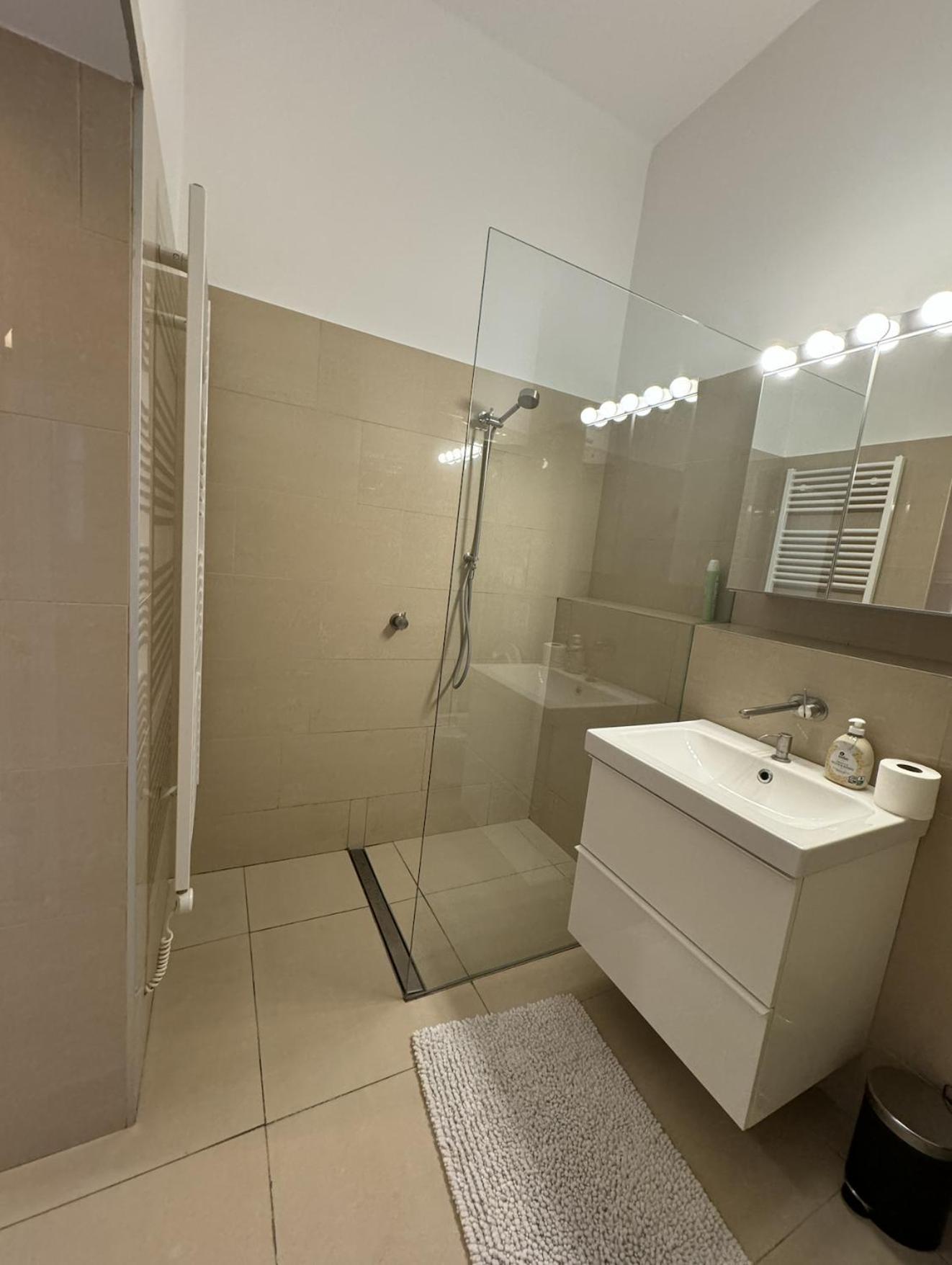 Crown Naschmarkt U4 Apartment Wien